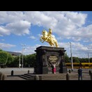 Der Goldene Reiter zeigt August den Strarken